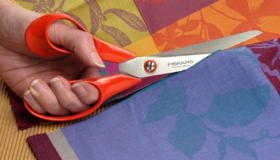 1005147 Classic - Universal Purpose 21 cm - Left-Handed in use 2