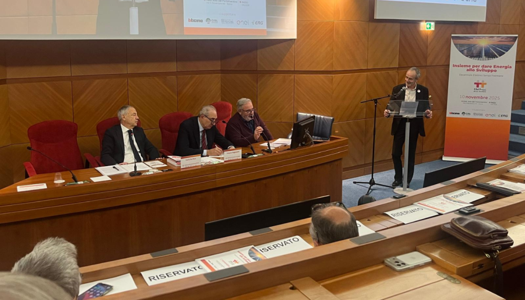 Elettrici senza frontiere - 10 anni di energia solidale